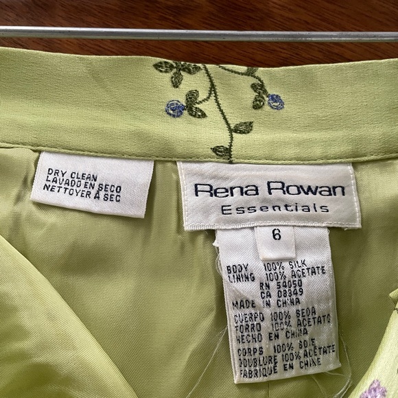 The office-appropriate pencil skirt with a touch of bohemian flair - Picture 3 of 7